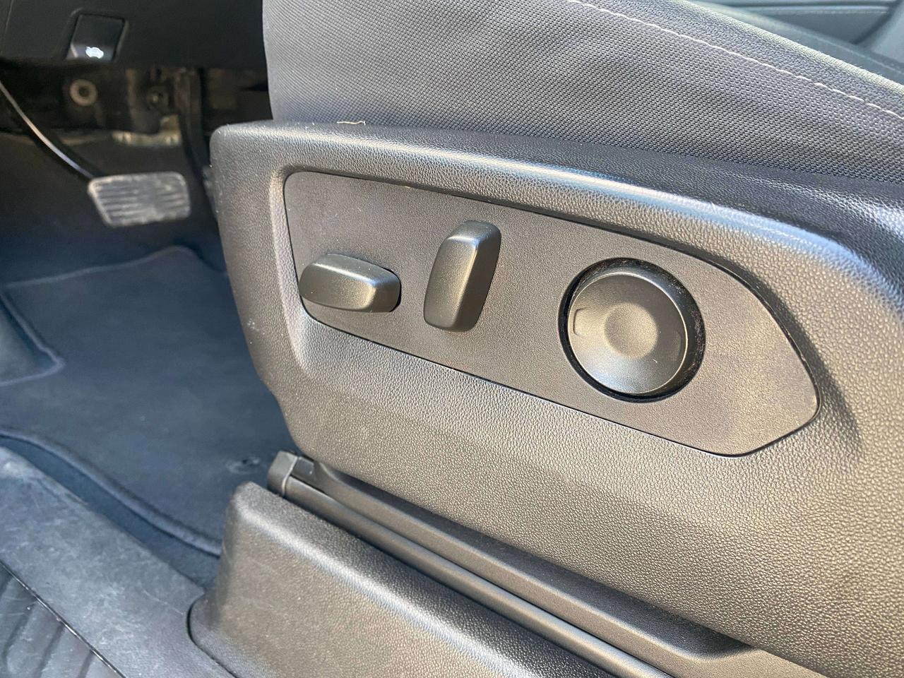 2024 GMC Yukon SLE, CLEAN CARFAX, 8 PASS, REMOTE START! Photo