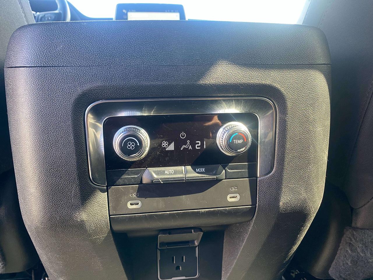 2024 GMC Yukon SLE, CLEAN CARFAX, 8 PASS, REMOTE START! - Photo #20