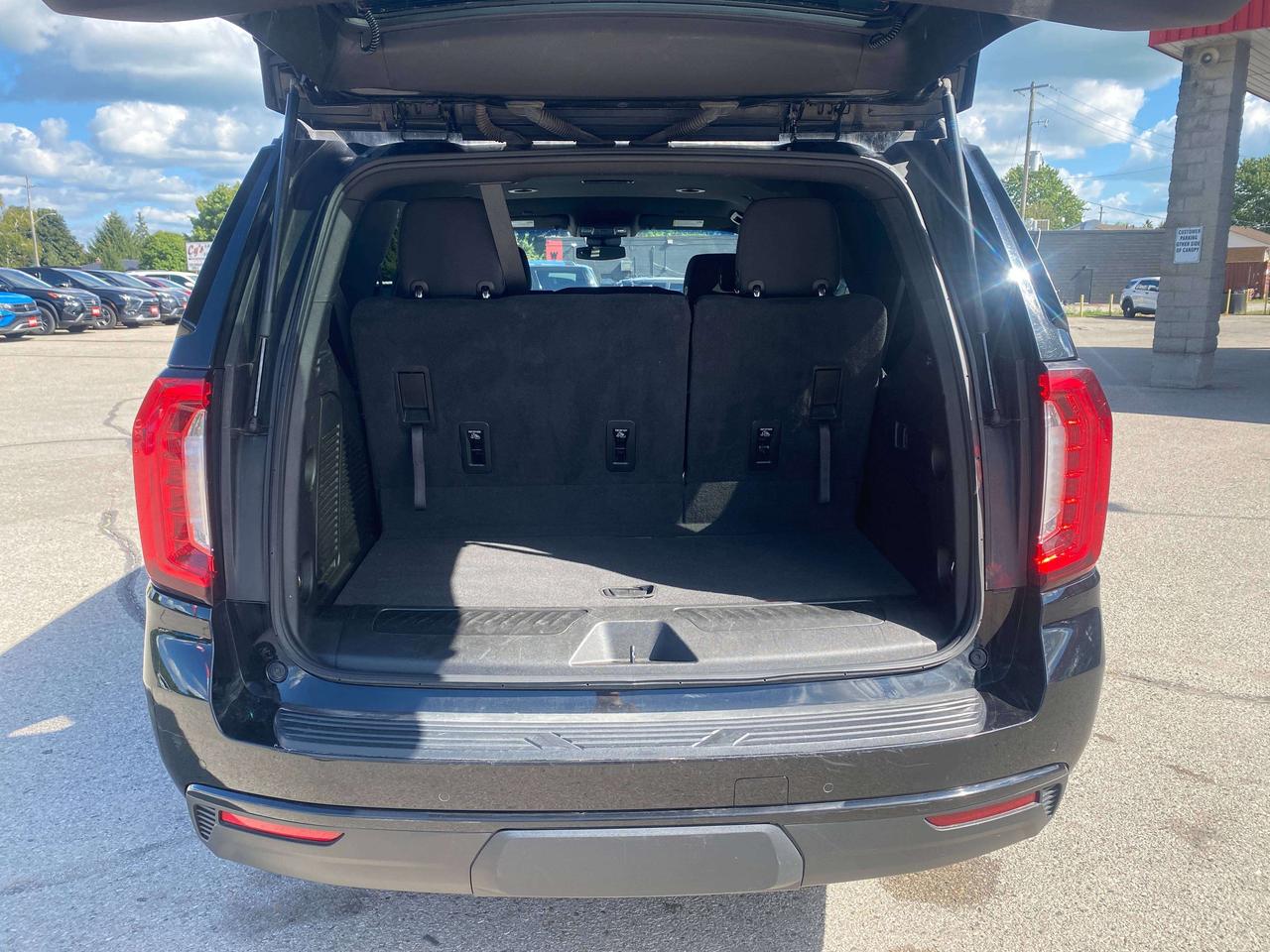 2024 GMC Yukon SLE, CLEAN CARFAX, 8 PASS, REMOTE START! Photo