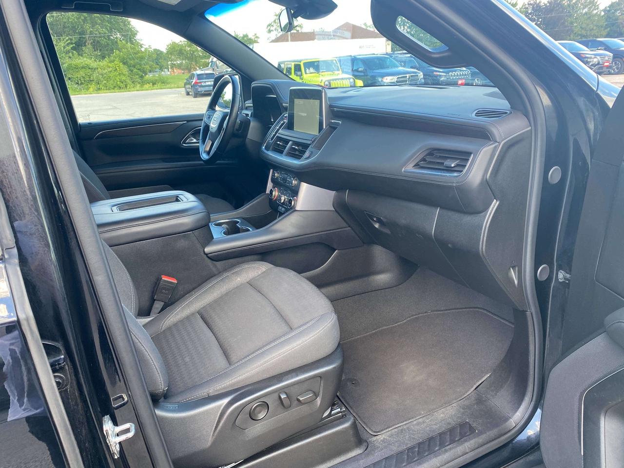 2024 GMC Yukon SLE, CLEAN CARFAX, 8 PASS, REMOTE START! Photo