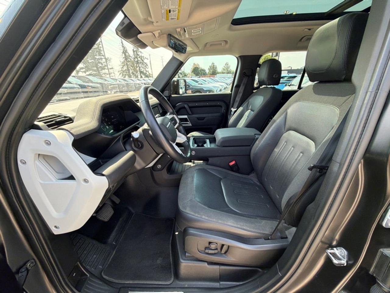 2020 Land Rover Defender First Edition 110 Photo