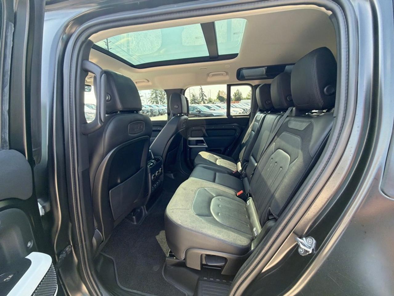 2020 Land Rover Defender First Edition 110 Photo