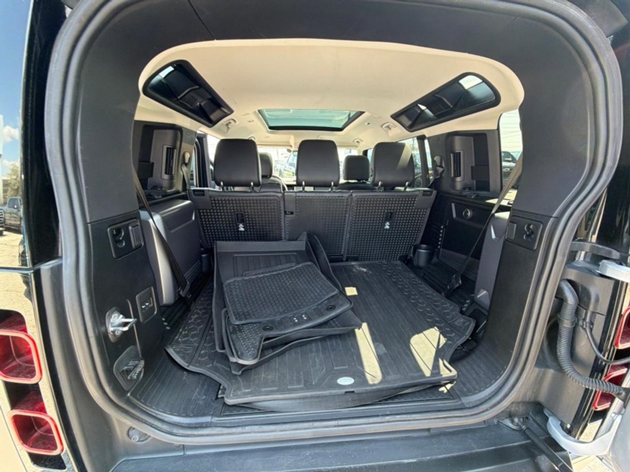 2020 Land Rover Defender First Edition 110 Photo