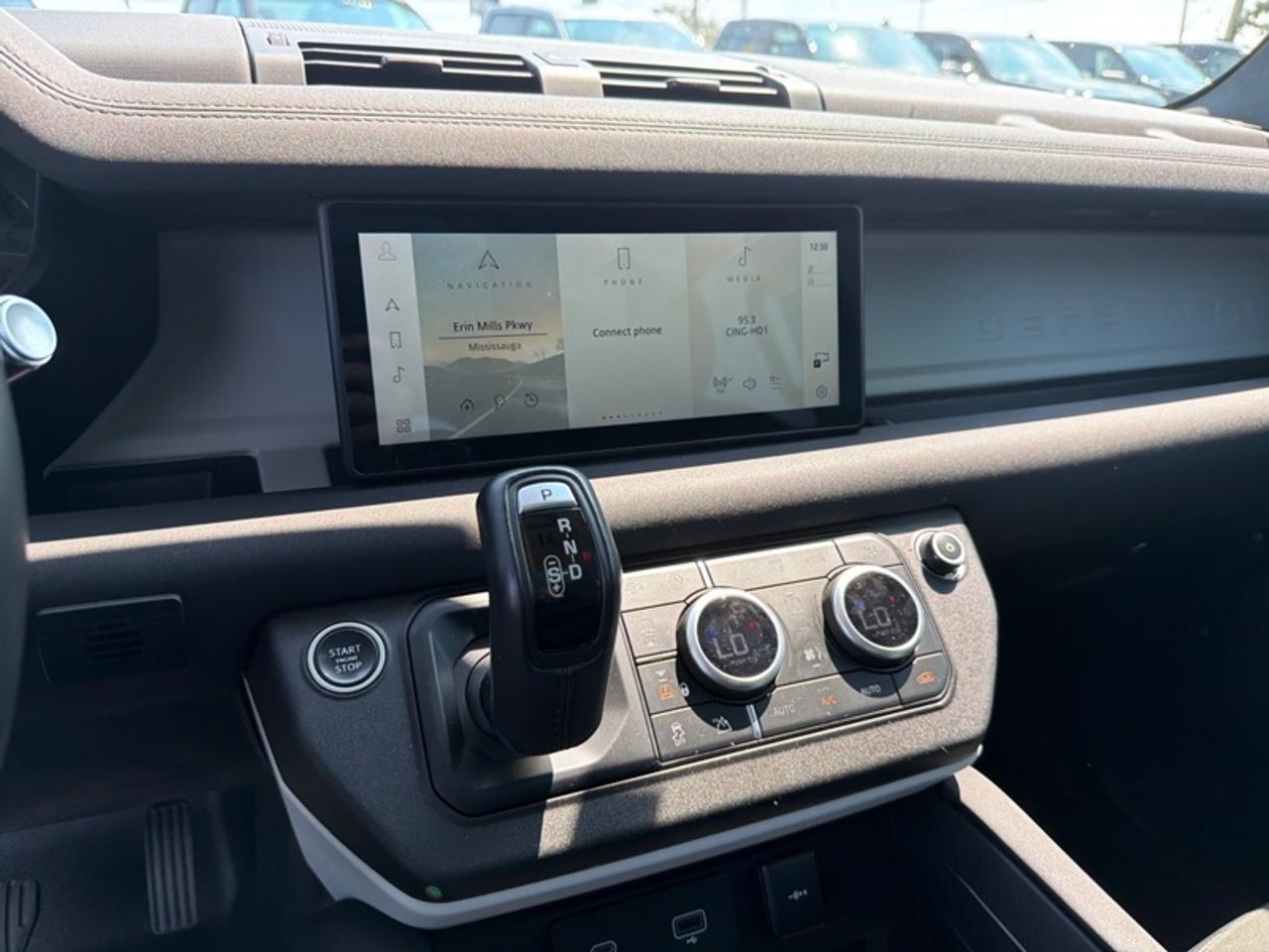2020 Land Rover Defender First Edition 110 Photo