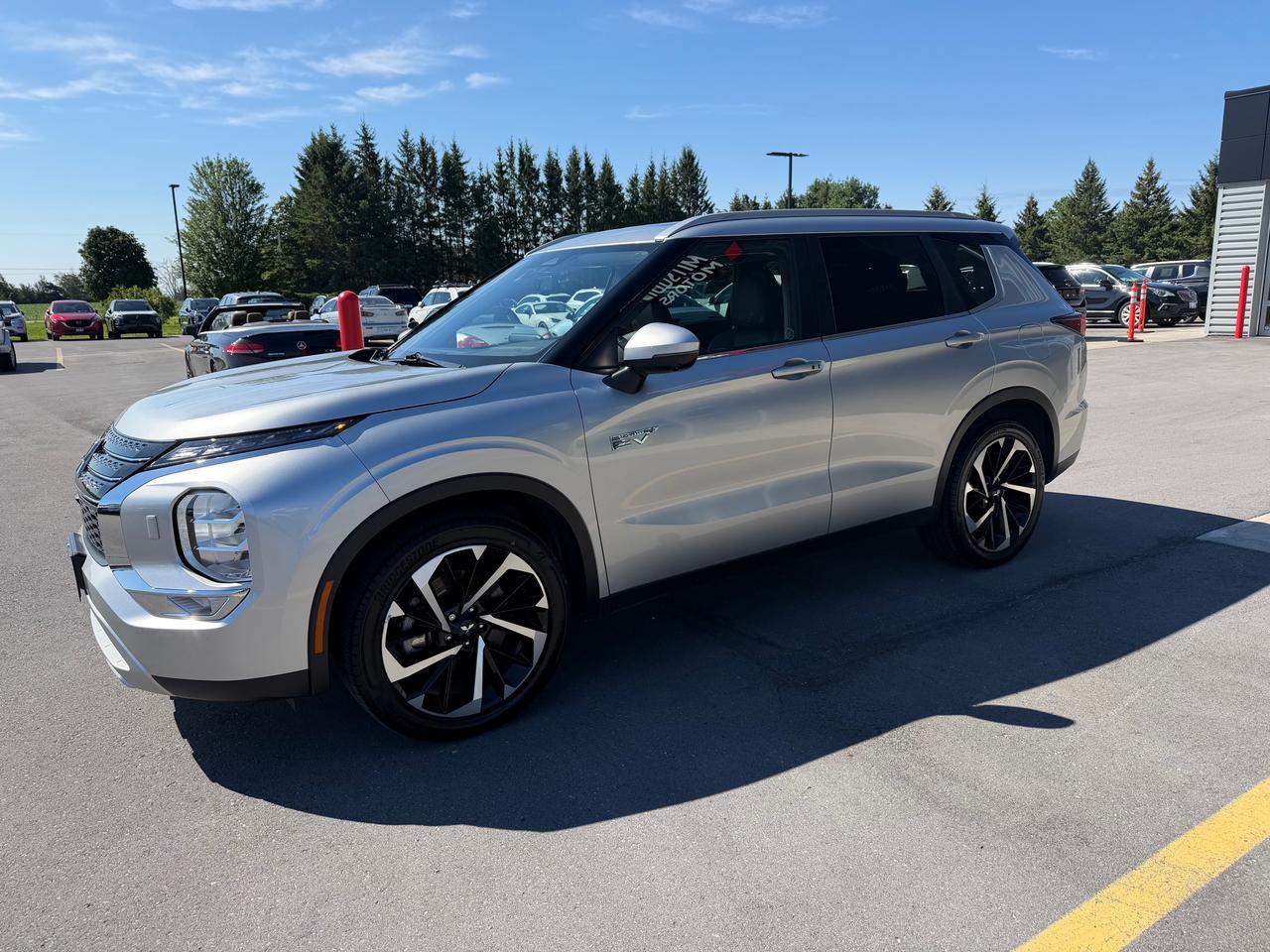 2023 Mitsubishi Outlander Plug-In Hybrid SEL Photo0