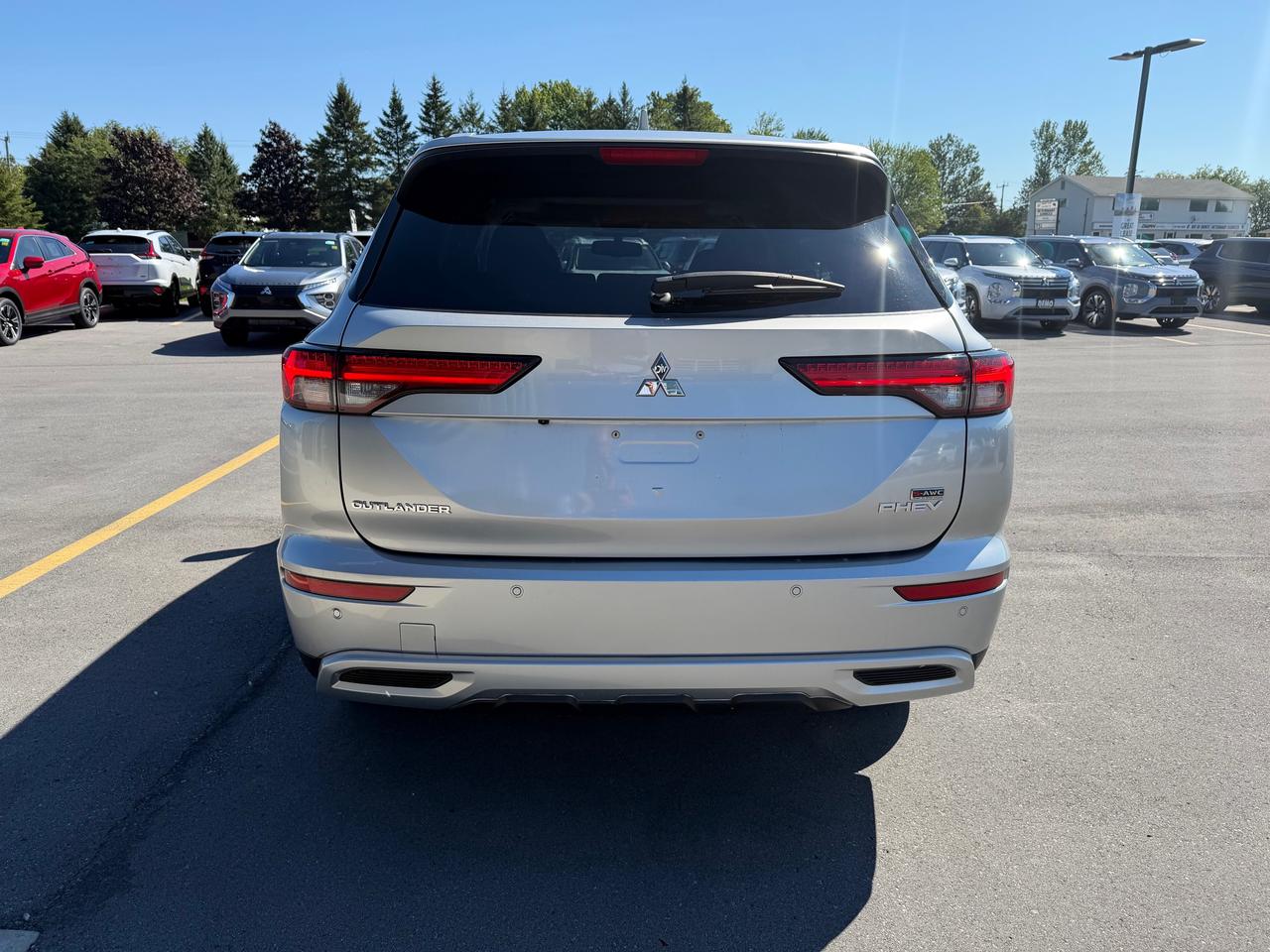 2023 Mitsubishi Outlander Plug-In Hybrid SEL Photo
