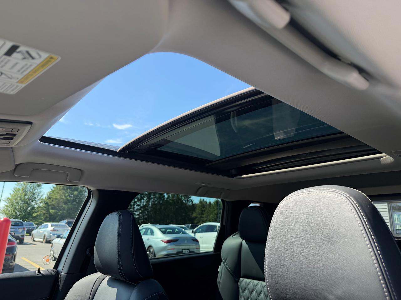 2023 Mitsubishi Outlander Plug-In Hybrid SEL Photo