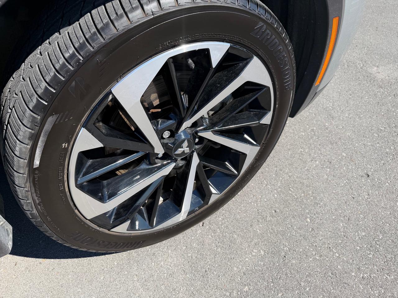 2023 Mitsubishi Outlander Plug-In Hybrid SEL Photo