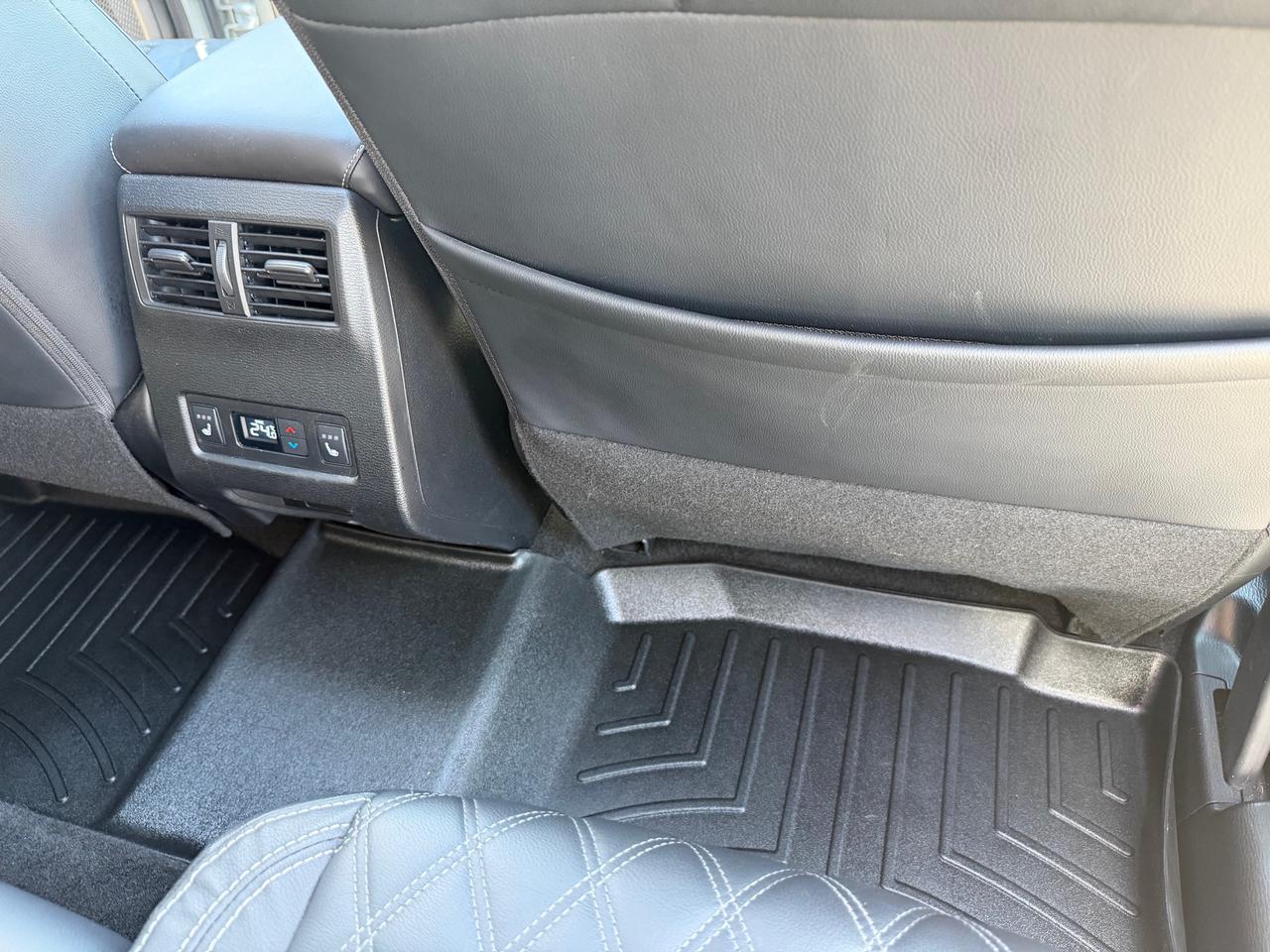 2023 Mitsubishi Outlander Plug-In Hybrid SEL Photo