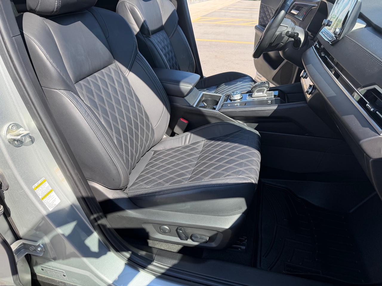 2023 Mitsubishi Outlander Plug-In Hybrid SEL Photo
