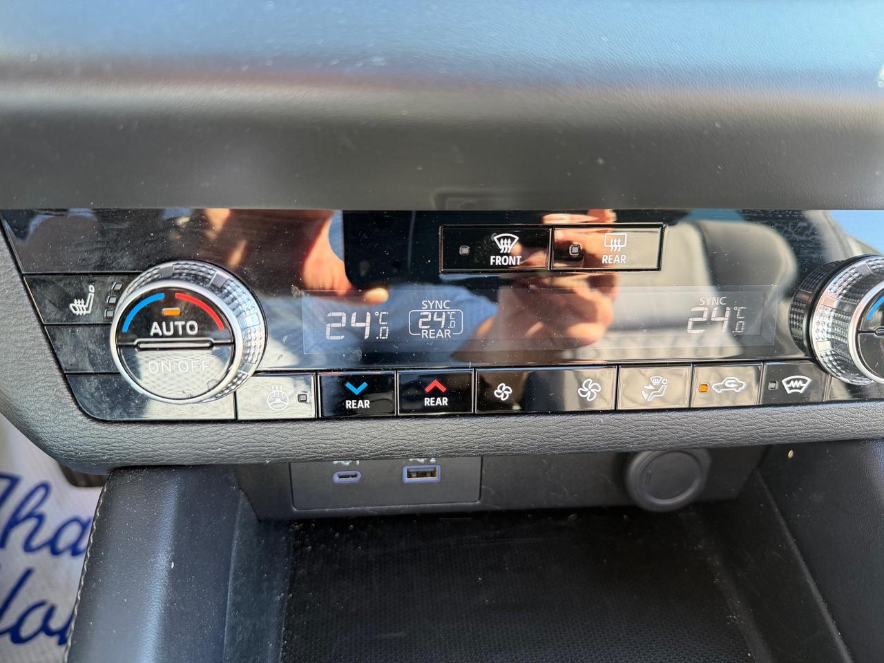 2023 Mitsubishi Outlander Plug-In Hybrid SEL Photo