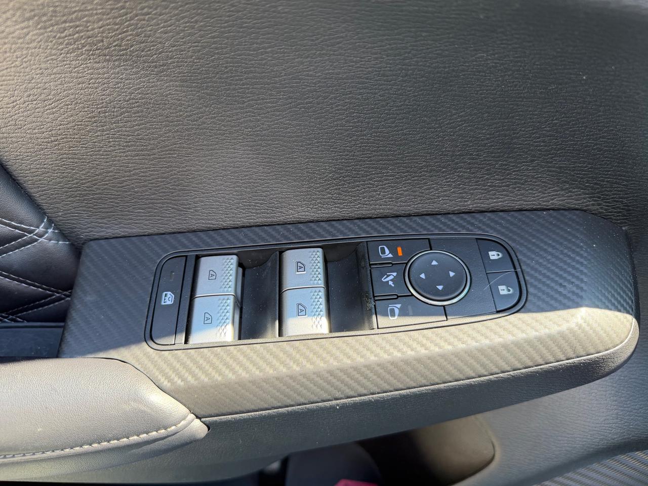 2023 Mitsubishi Outlander Plug-In Hybrid SEL Photo