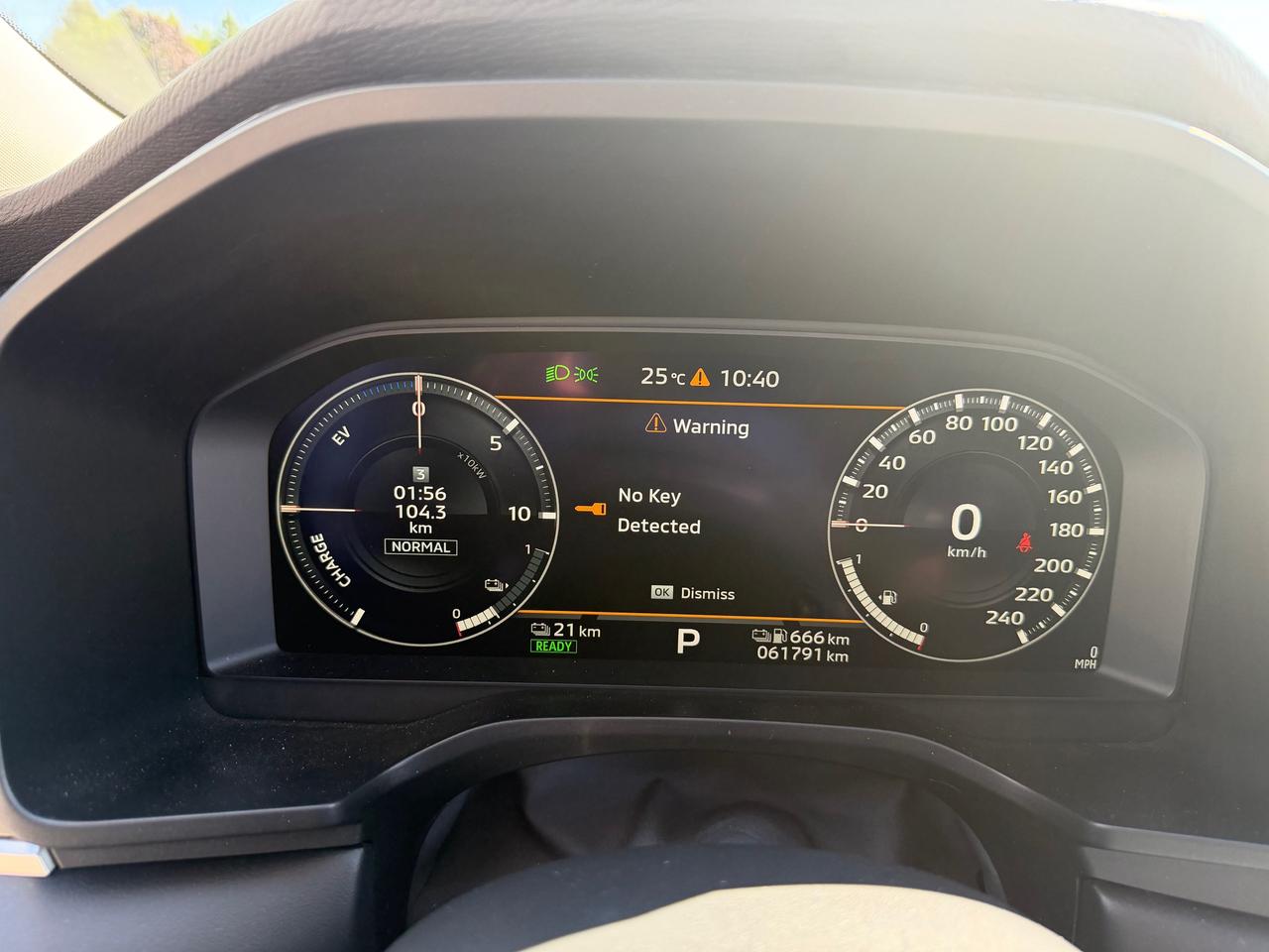 2023 Mitsubishi Outlander Plug-In Hybrid SEL Photo