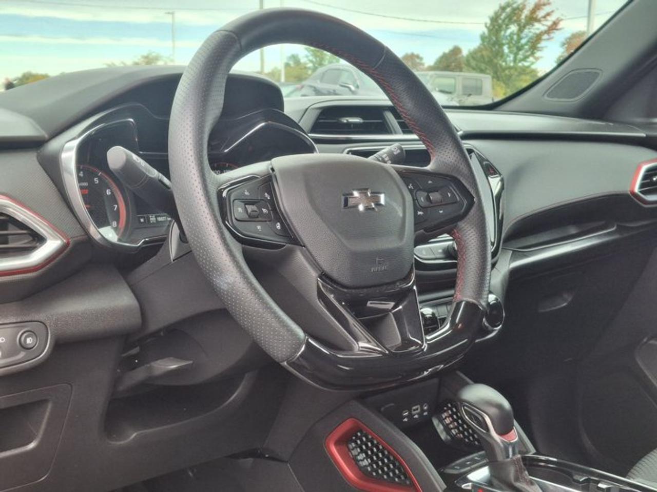 2023 Chevrolet TrailBlazer RS AWD | Convenience PKG | Rear Parking Aid | Heated Seats + Steering | Split Leather and Much More! Photo