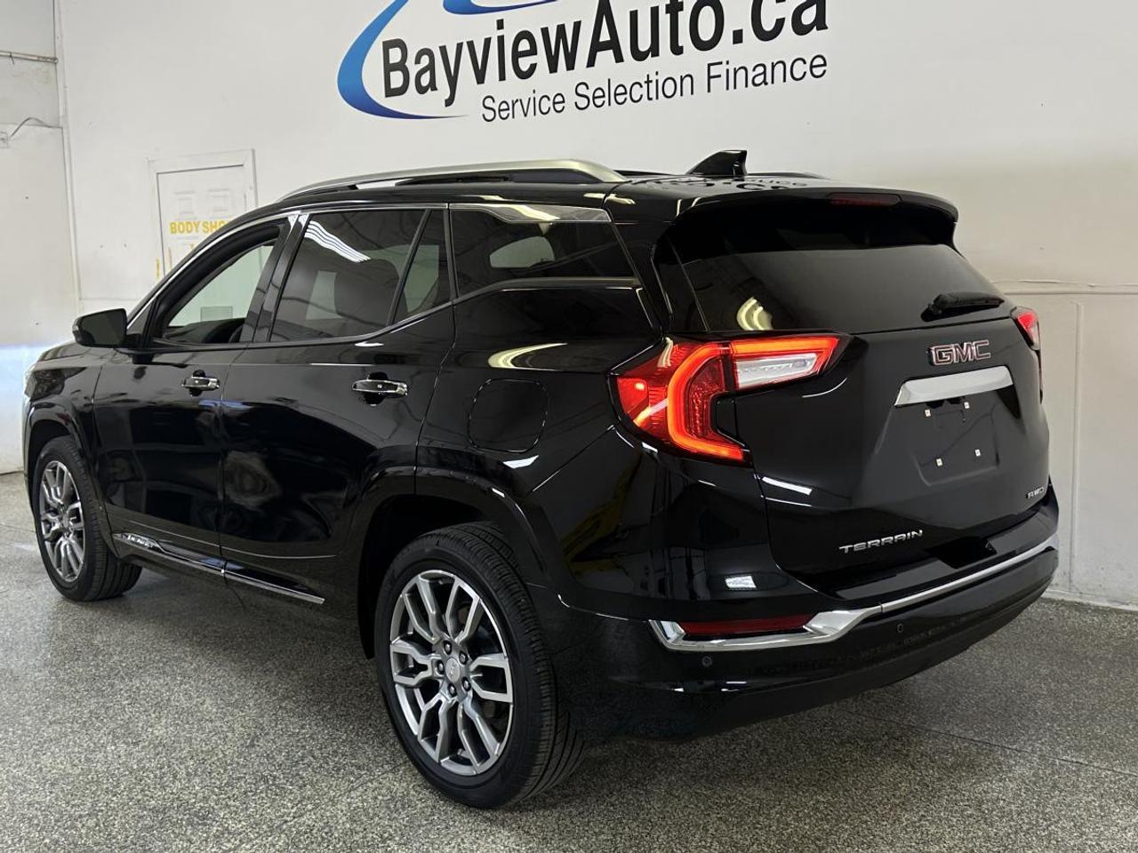 2024 GMC Terrain Denali DENALI/AWD/PANOROOF/LEATHER/NAVI/OFF 1 OWNER LEASE! Photo