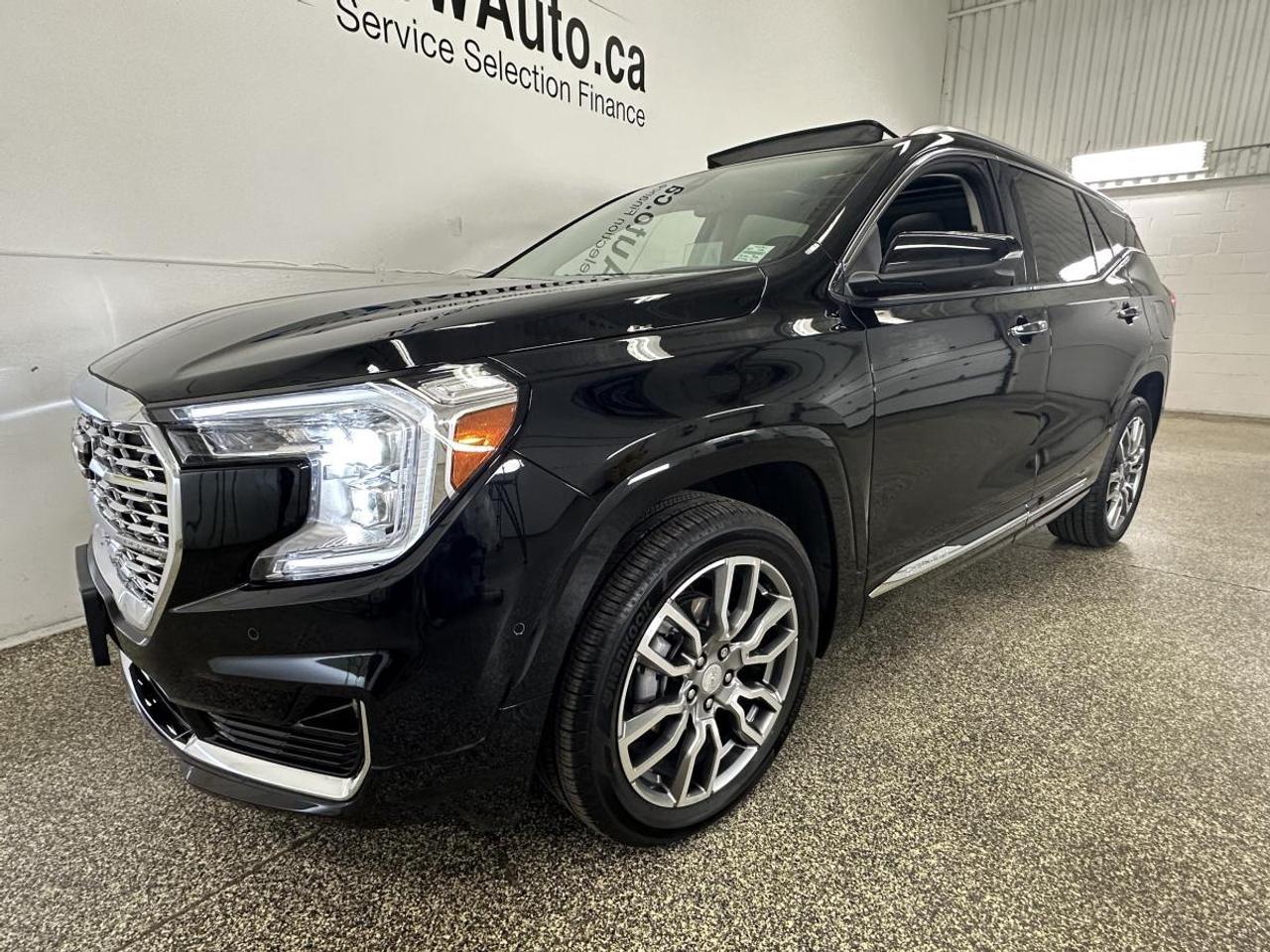 2024 GMC Terrain Denali DENALI/AWD/PANOROOF/LEATHER/NAVI/OFF 1 OWNER LEASE! Photo