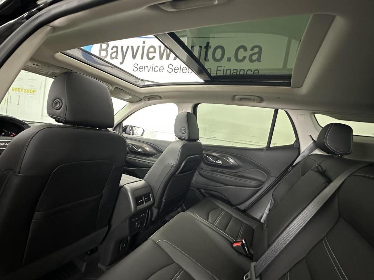 2024 GMC Terrain Denali DENALI/AWD/PANOROOF/LEATHER/NAVI/OFF 1 OWNER LEASE! Photo