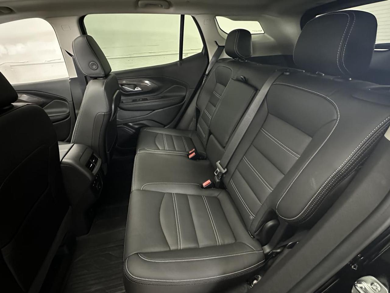 2024 GMC Terrain Denali DENALI/AWD/PANOROOF/LEATHER/NAVI/OFF 1 OWNER LEASE! Photo