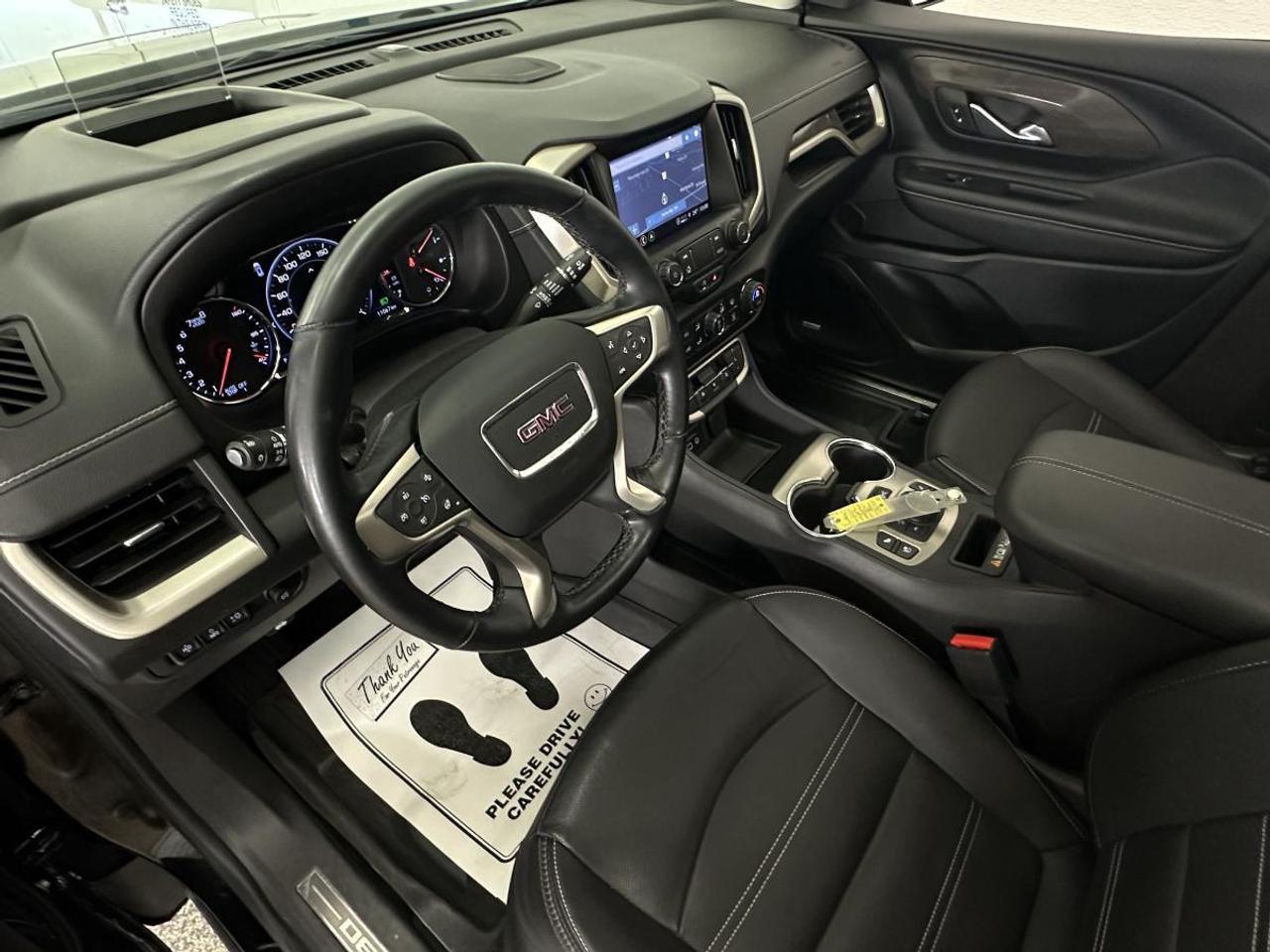 2024 GMC Terrain Denali DENALI/AWD/PANOROOF/LEATHER/NAVI/OFF 1 OWNER LEASE! Photo