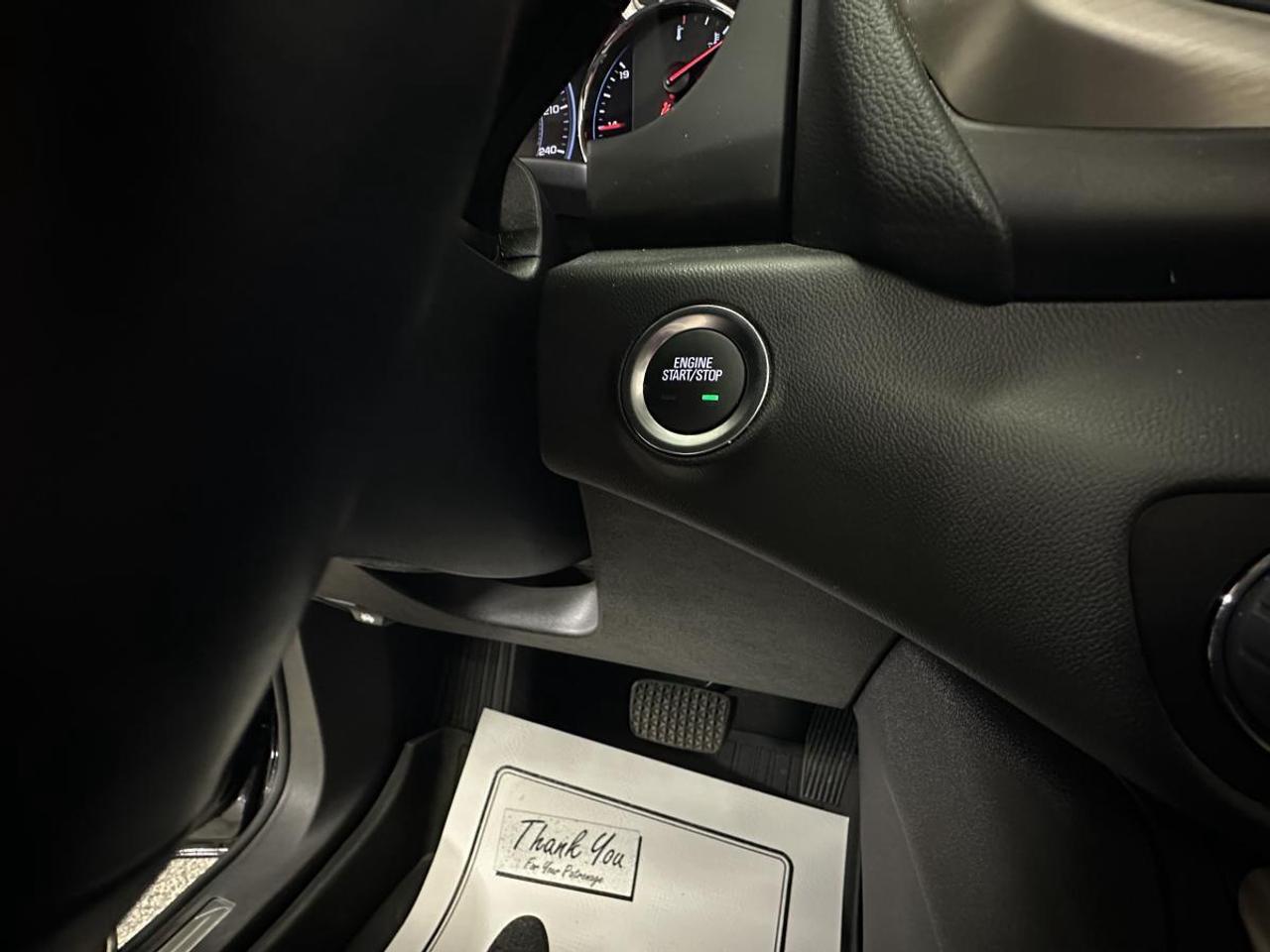 2024 GMC Terrain Denali DENALI/AWD/PANOROOF/LEATHER/NAVI/OFF 1 OWNER LEASE! Photo
