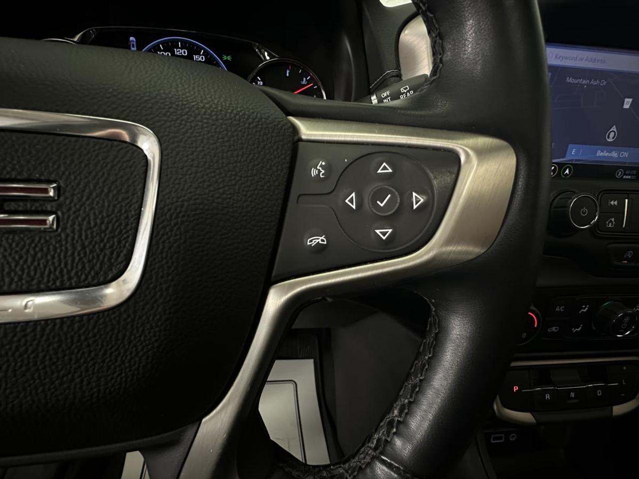 2024 GMC Terrain Denali DENALI/AWD/PANOROOF/LEATHER/NAVI/OFF 1 OWNER LEASE! Photo