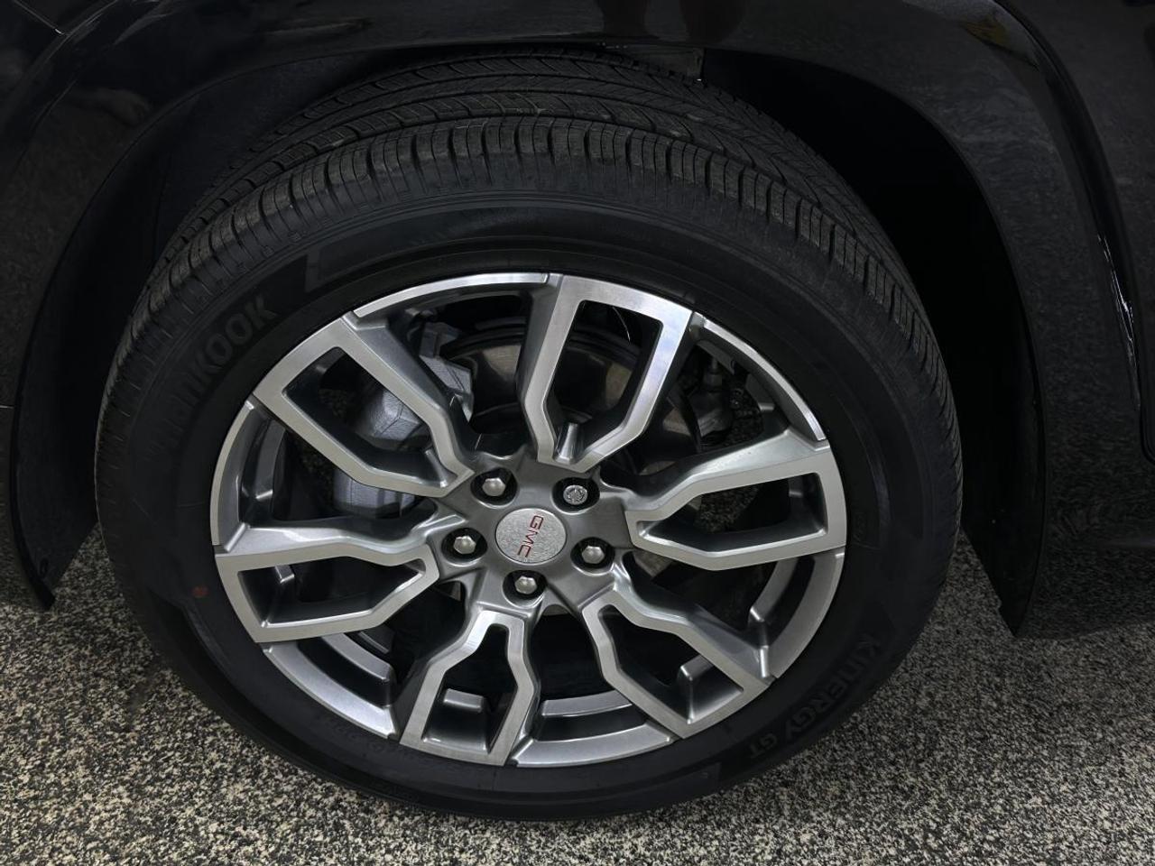2024 GMC Terrain Denali DENALI/AWD/PANOROOF/LEATHER/NAVI/OFF 1 OWNER LEASE! Photo
