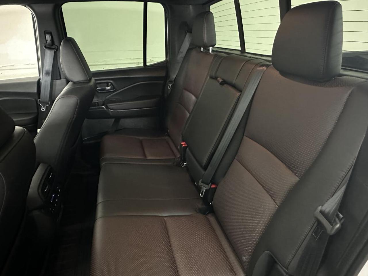 2025 Honda Ridgeline Black Edition BLACK EDITION/AWD/LEATHER/NAVI/ROOF/OFF 1 OWNER HONDA LEASE! Photo