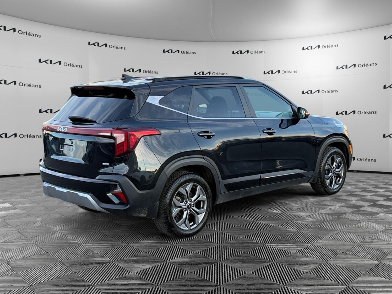 2025 Kia Seltos EX AWD Photo4