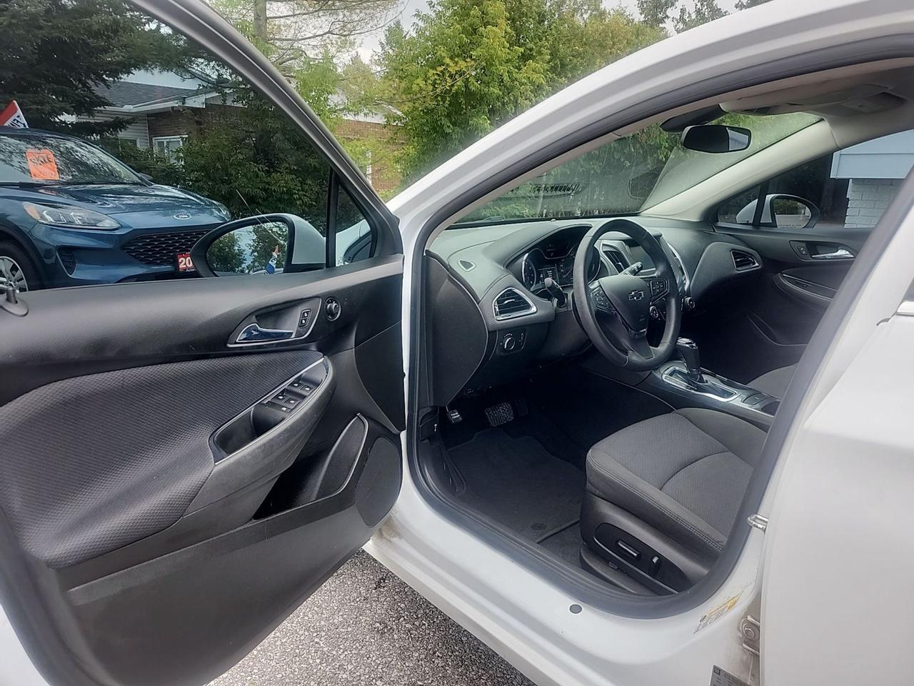 2018 Chevrolet Cruze AUTO-AC-HEATED SEATS -APPLE CAR PLAY-ANDROID AUTO Photo
