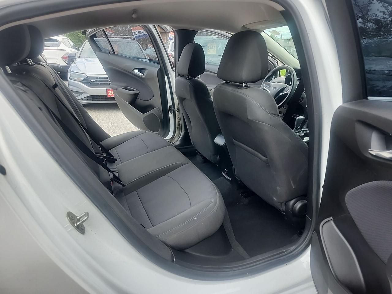 2018 Chevrolet Cruze AUTO-AC-HEATED SEATS -APPLE CAR PLAY-ANDROID AUTO Photo