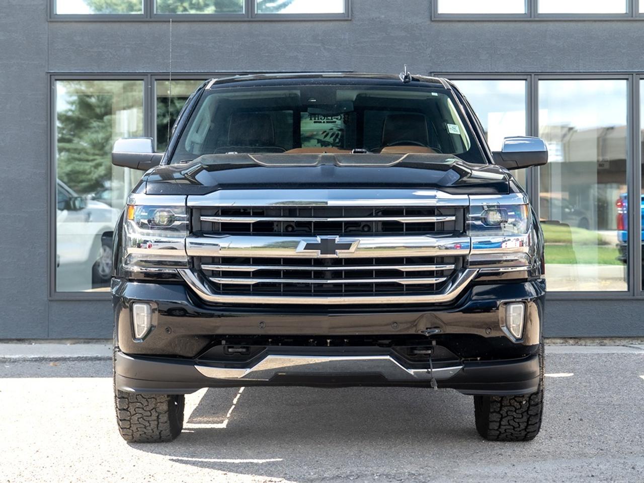 2017 Chevrolet Silverado 1500 High Country 6.2L Photo2