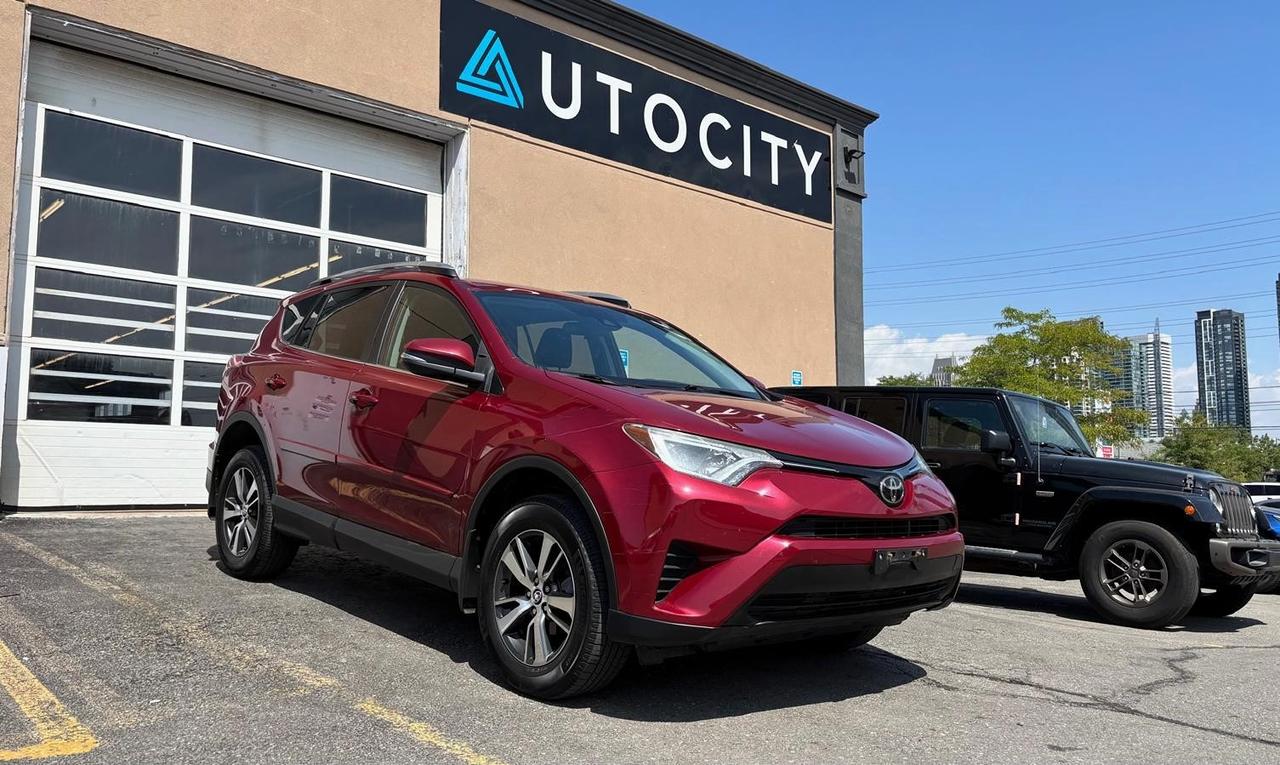 2018 Toyota RAV4 LE  | CLEAN TITLE| LOW KMS - Photo #1