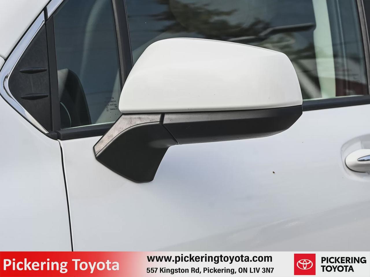 2022 Toyota Sienna XLE Photo2