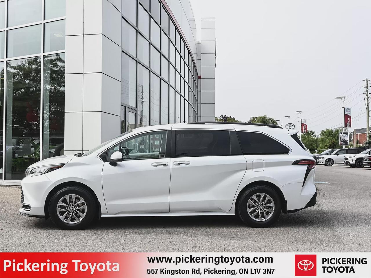 2022 Toyota Sienna XLE Photo