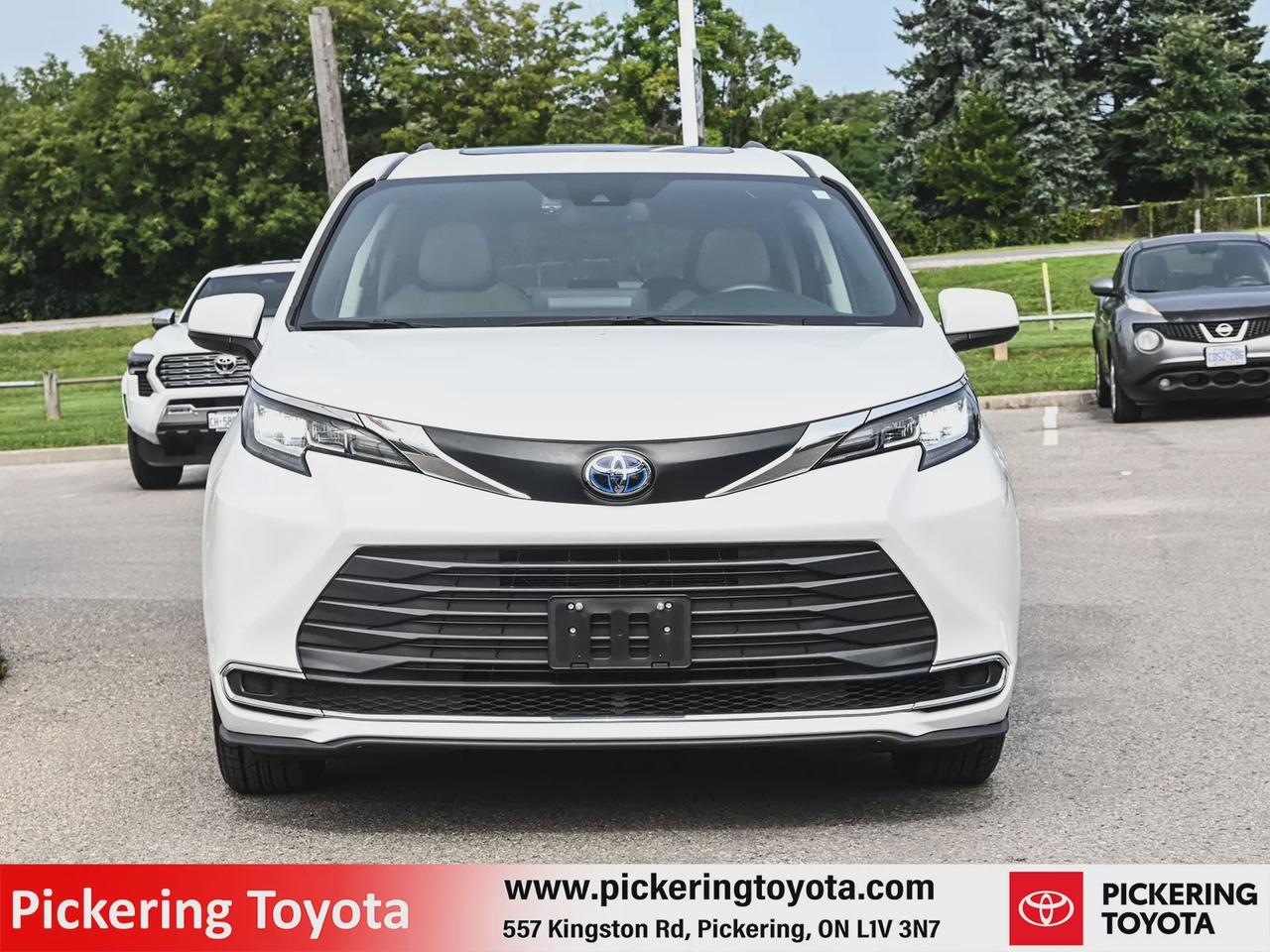 2022 Toyota Sienna XLE Photo3