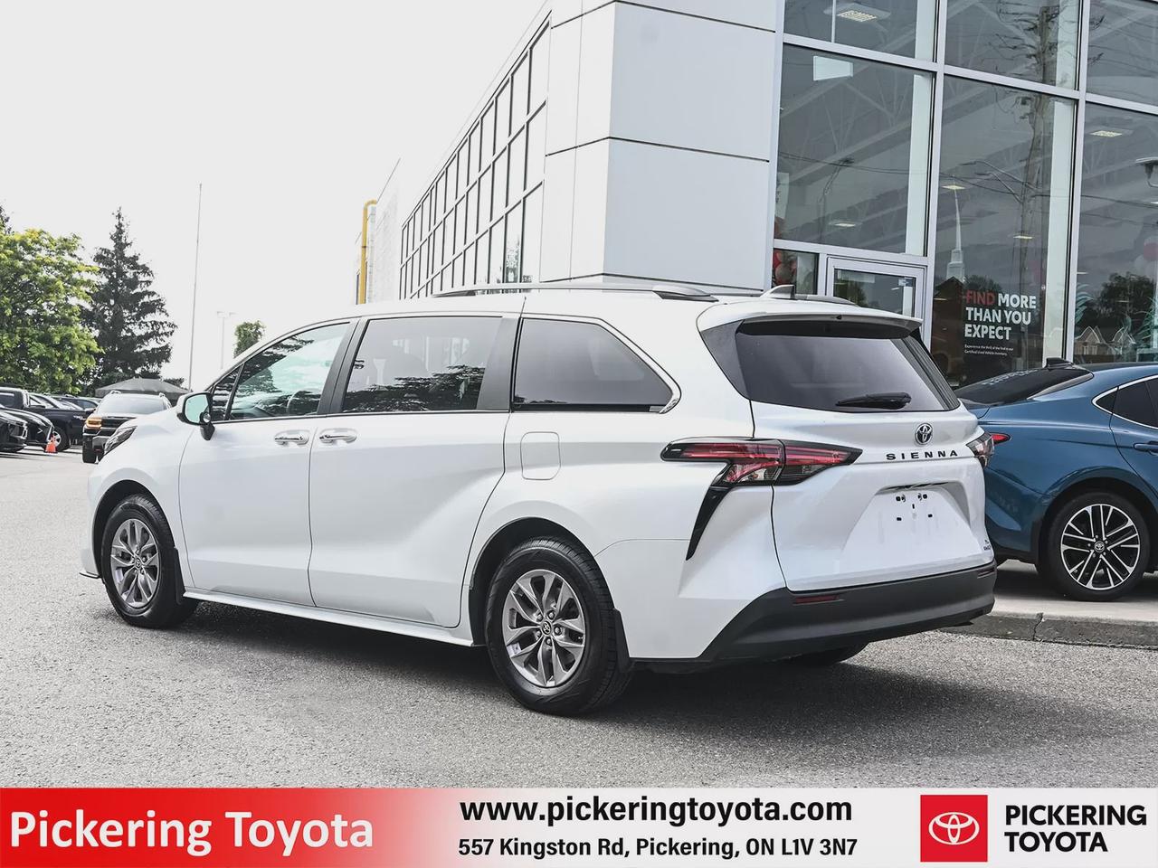 2022 Toyota Sienna XLE Photo