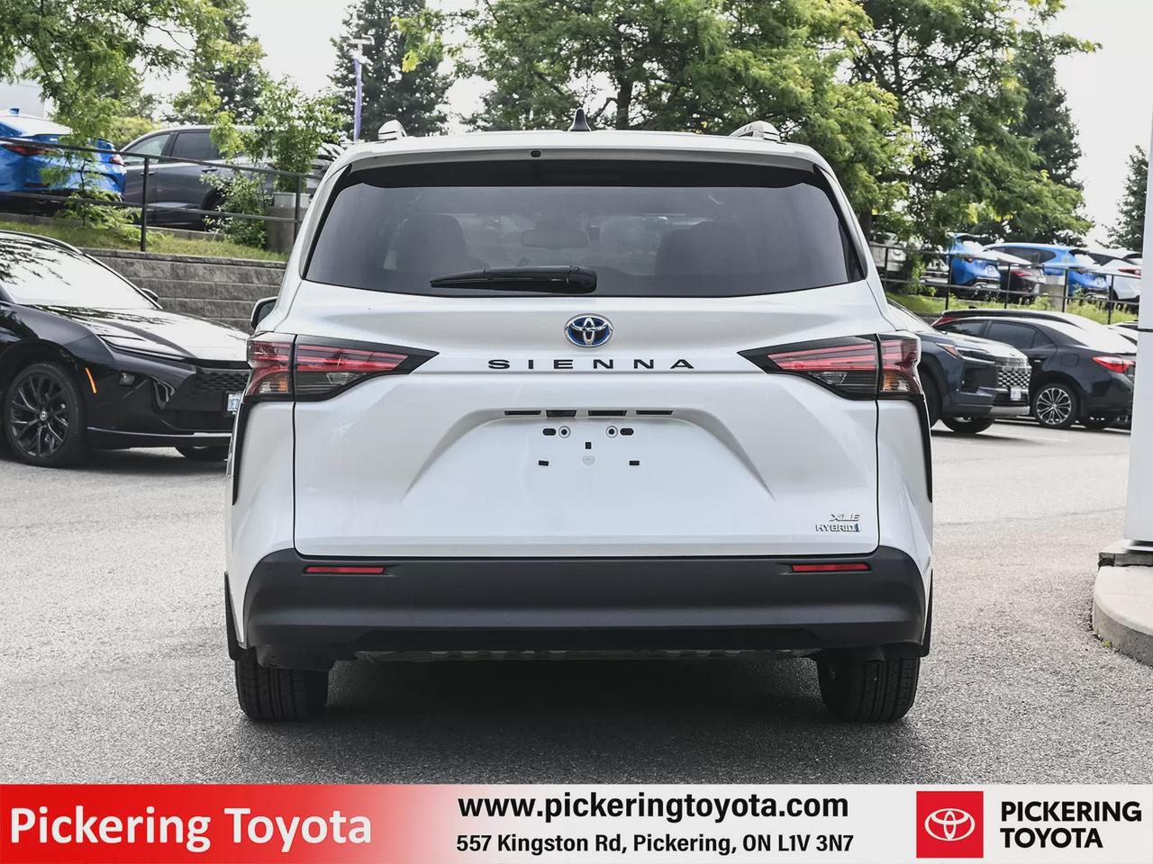 2022 Toyota Sienna XLE Photo