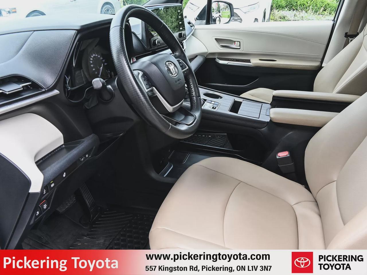 2022 Toyota Sienna XLE Photo