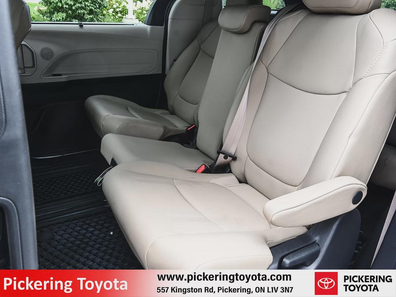 2022 Toyota Sienna XLE Photo