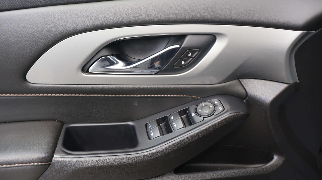 2020 Chevrolet Traverse LT Cloth | Power Liftgate | Nav System Photo