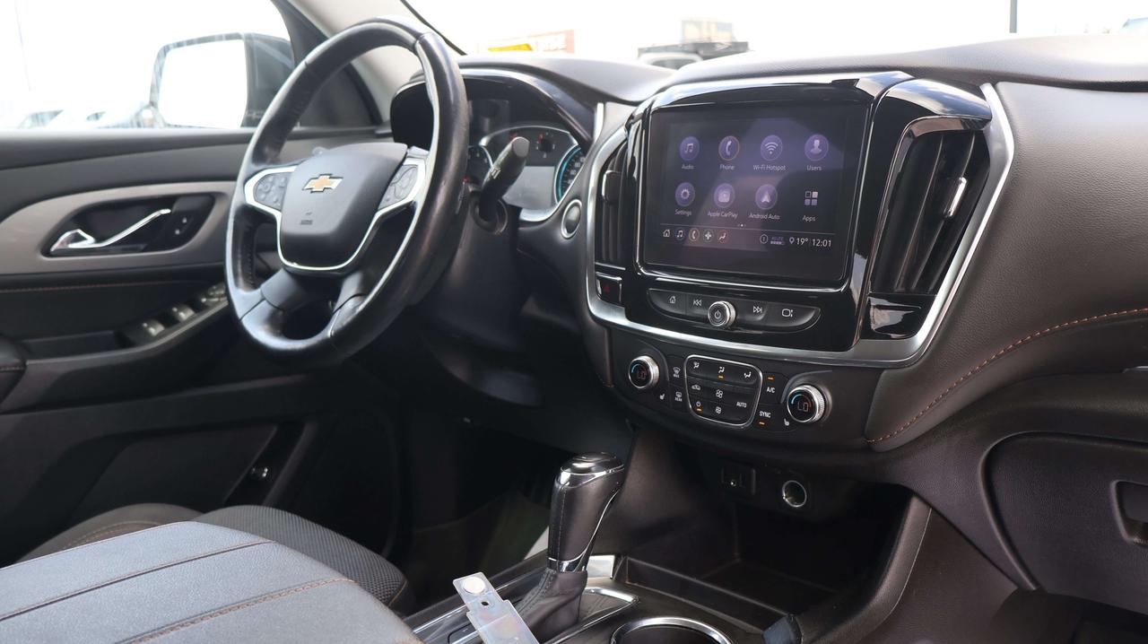 2020 Chevrolet Traverse LT Cloth | Power Liftgate | Nav System Photo