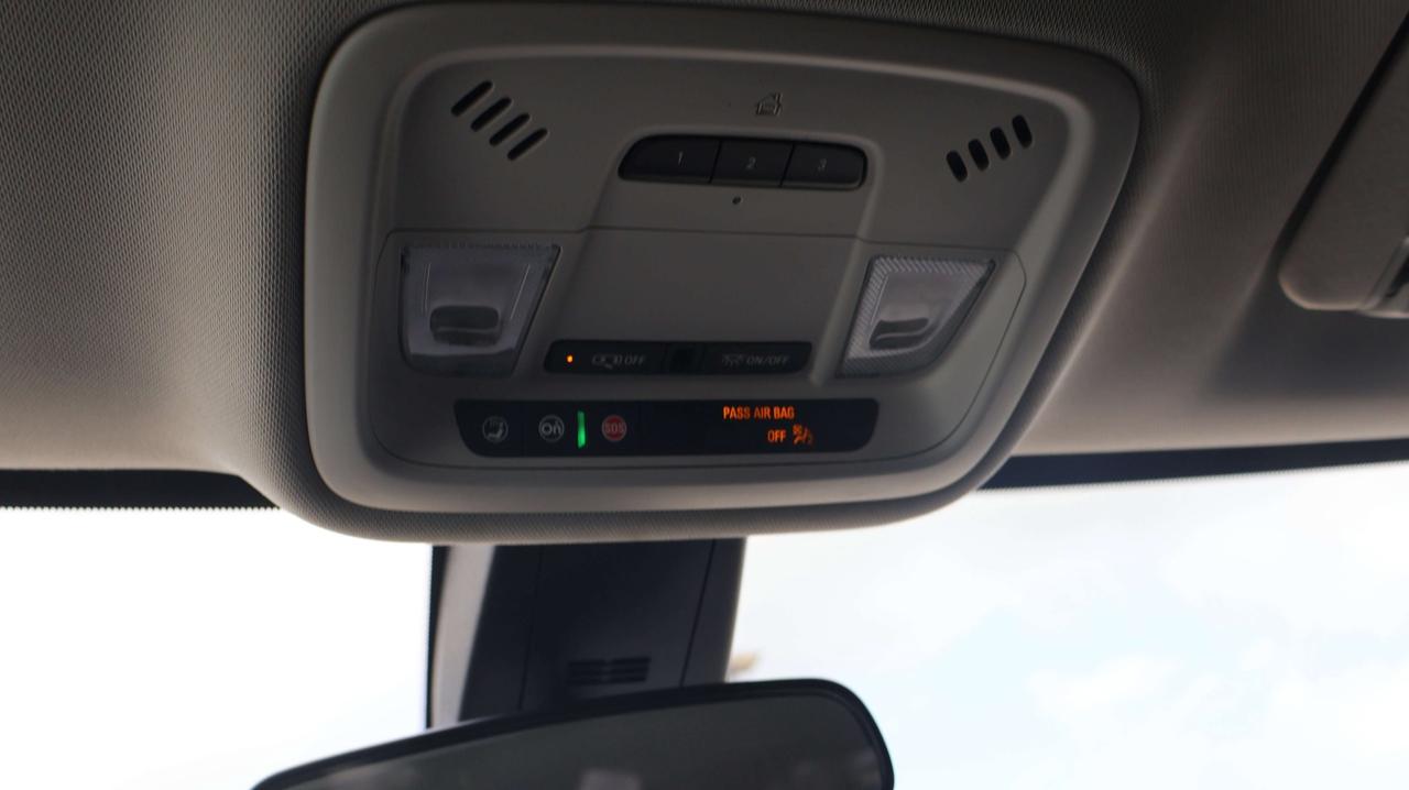 2020 Chevrolet Traverse LT Cloth | Power Liftgate | Nav System Photo