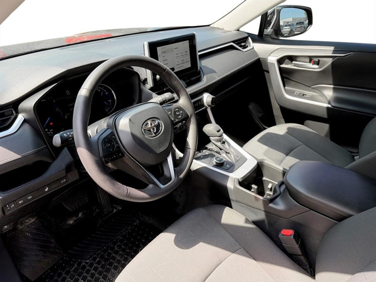 2024 Toyota RAV4 XLE  **CLEAN CARFAX - ONE OWNER** Photo
