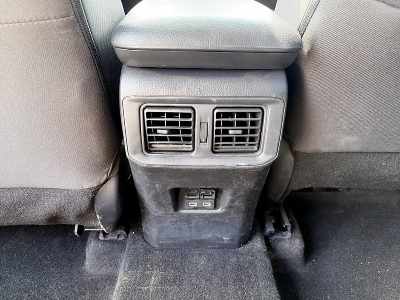2024 Toyota RAV4 XLE  **CLEAN CARFAX - ONE OWNER** Photo