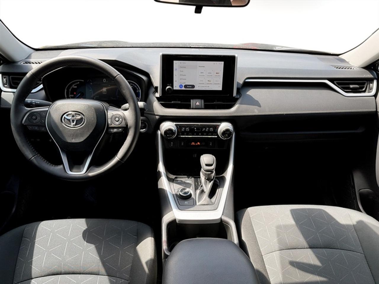 2024 Toyota RAV4 XLE  **CLEAN CARFAX - ONE OWNER** Photo