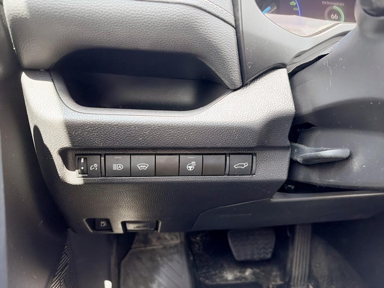 2024 Toyota RAV4 XLE  **CLEAN CARFAX - ONE OWNER** Photo