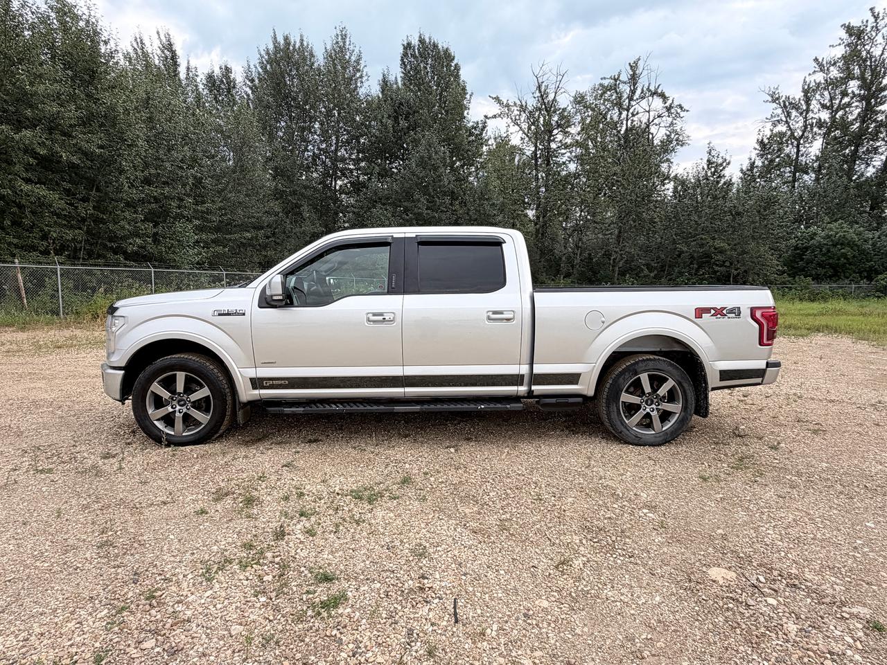 2017 Ford F-150 Lariat Photo2
