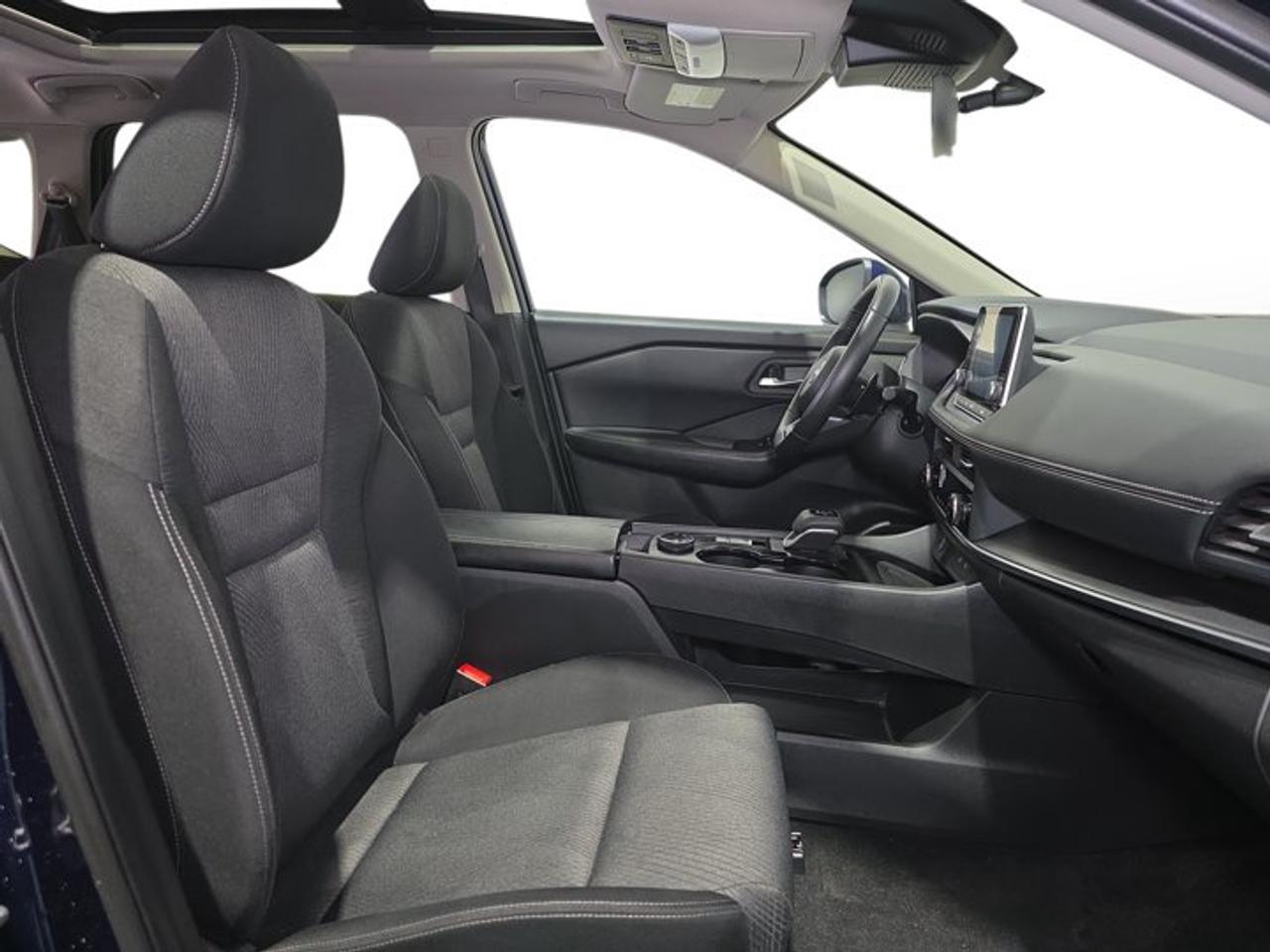 2024 Nissan Rogue SV Photo