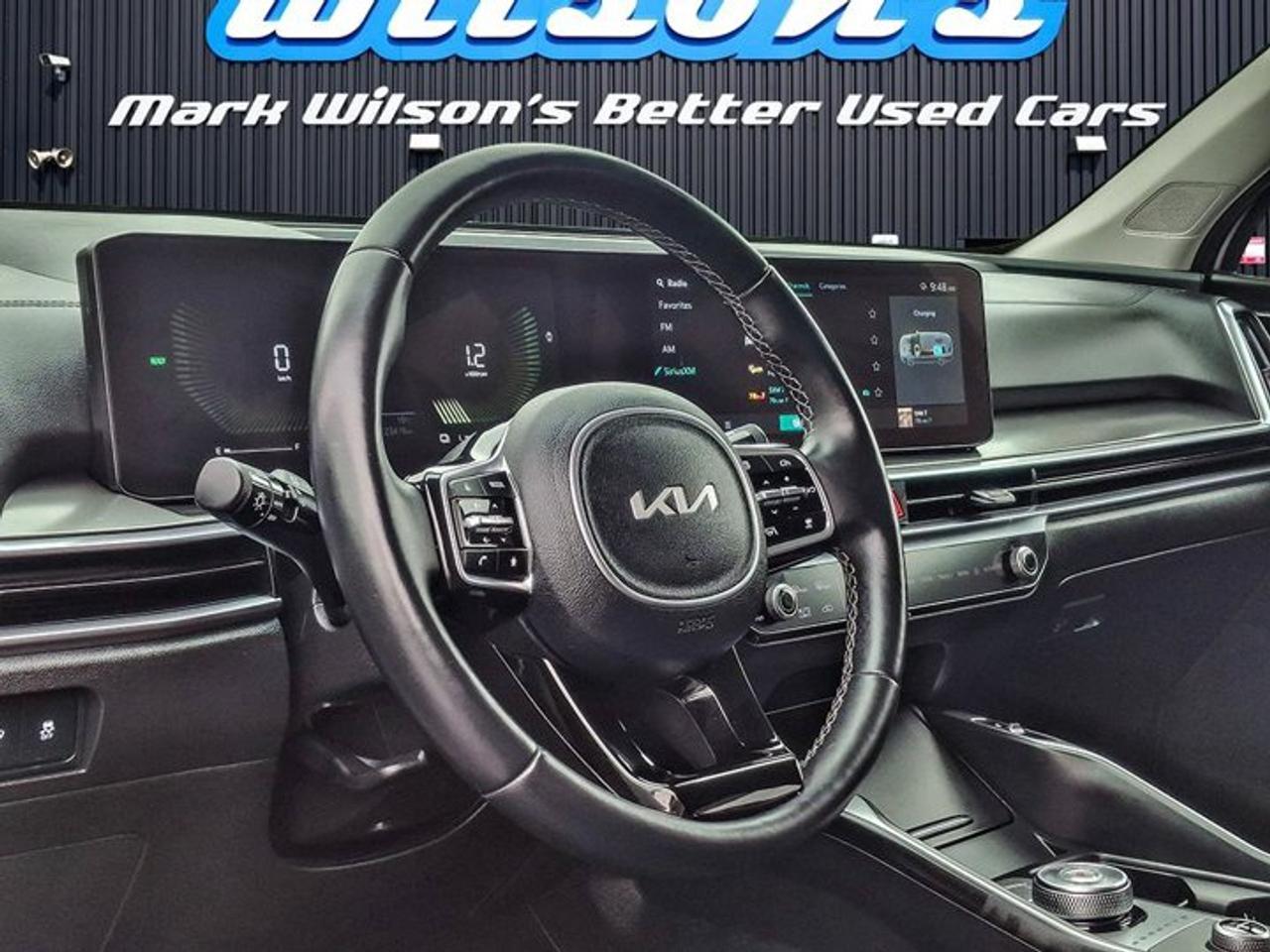 2025 Kia Sorento Hybrid EX AWD | Leather | Smart Cruise | Heated Wheel + Seats | Power Seat | Power Liftgate | and More ! Photo