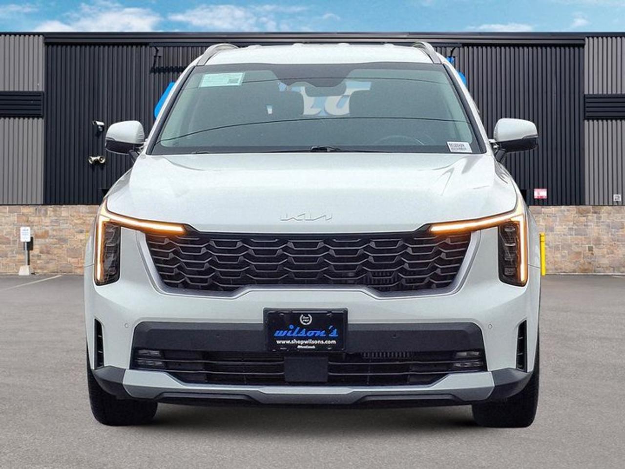 2025 Kia Sorento Hybrid EX AWD | Leather | Smart Cruise | Heated Wheel + Seats | Power Seat | Power Liftgate | and More ! Photo